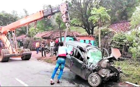 सीधी के बेहड़ा मोड़ पर बस-कार की आमने-सामने भिड़ंत, तीन की मौत, पांच वर्षीय बच्ची गंभीर घायल