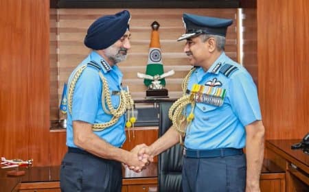 एयर मार्शल आशुतोष दीक्षित ने संभाला वायुसेना प्रमुख का पदभार, जानिए उनके बारे में सब कुछ