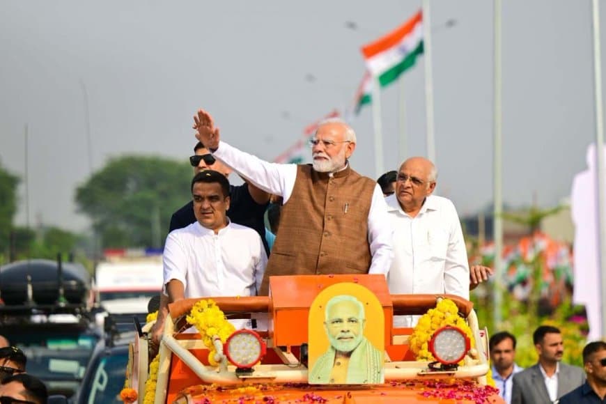 पीएम मोदी का विपक्ष पर तीखा हमला: बनासकांठा में आकर कोई भी नहीं कहता कि आलू से सोना बनाएगा