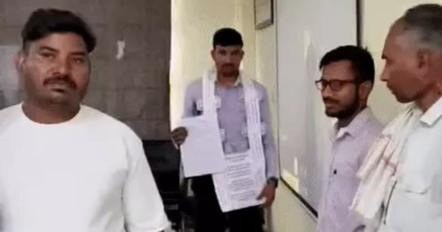 ग्वालियर जनसुनवाई: बीपीएल राशन कार्ड के लिए रिश्वत मांगने पर नोटों की माला पहनकर पहुंचा युवक, मचा हड़कंप