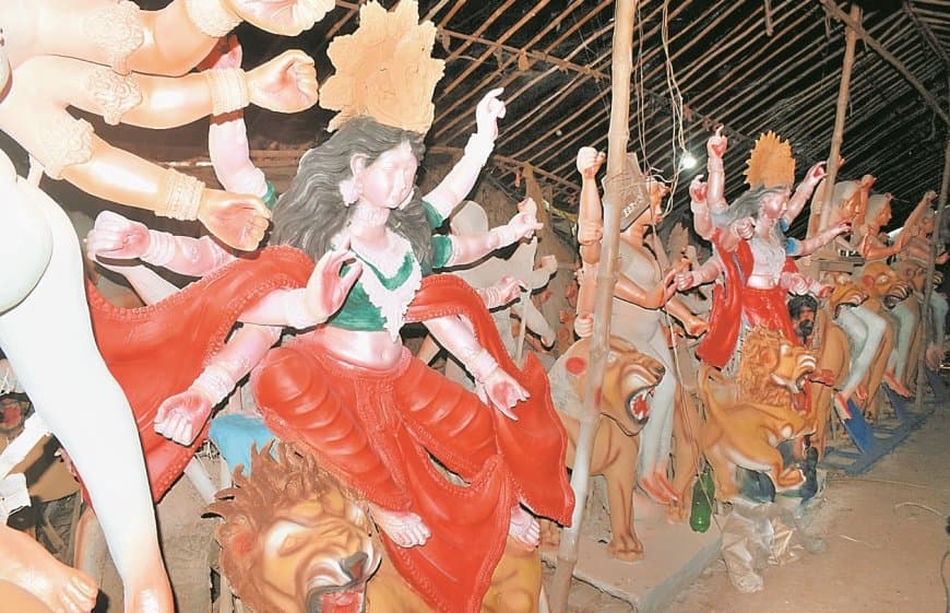 नवरात्रि से पहले सतना में रात-दिन गढ़ी जा रहीं मां दुर्गा की भव्य प्रतिमाएं