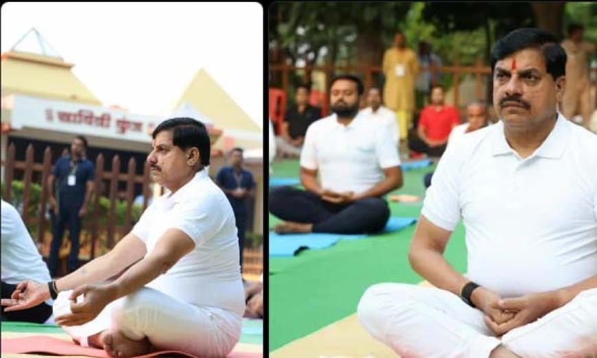 मध्यप्रदेश: सीएम ने गायत्री धाम में किया योगाभ्यास, बोले- मन में सद्भावना बनी रहे और दुर्विचार समाप्त हों