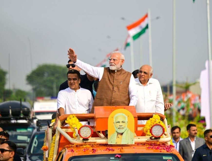 पीएम मोदी का विपक्ष पर तीखा हमला: बनासकांठा में आकर कोई भी नहीं कहता कि आलू से सोना बनाएगा