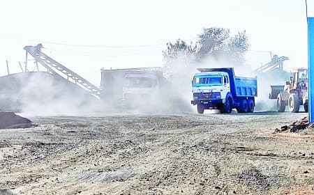 सिंगरौली जिले में क्रेशर संचालकों की मनमानी: शासन की गाइडलाइन की उड़ रही धज्जियां, धूल और प्रदूषण से बीमार हो रहे ग्रामीण, जिम्मेदार अधिकारी बने मौन दर्शक