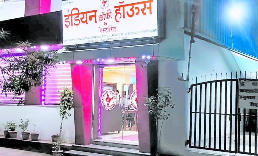 रीवा कलेक्ट्रेट की 9 करोड़ की ज़मीन मात्र ₹500 के स्टाम्प पर 15 साल के लिए दे दी गई, गवाह बना चपरासी — पूरा मामला गोपनीय रखा गया रीवा कलेक्ट्रेट की 9 करोड़ की ज़मीन मात्र ₹500 के स्टाम्प पर 15 साल के लिए दे दी गई, गवाह बना चपरासी — पूरा मामला गोपनीय रखा गया