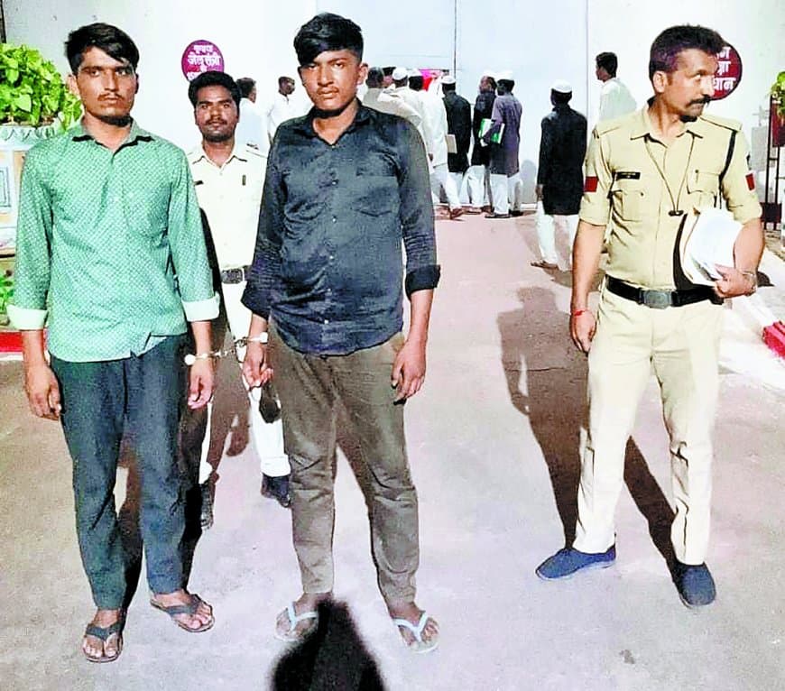 जालंधर से बिहार के लिए भेजी जा रही थी 48 लाख की शराब: ट्रक में पीओपी की बोरियों के बीच छिपाई गई 869 पेटियां, चालक-सहायक जेल भेजे गए जालंधर से बिहार के लिए भेजी जा रही थी 48 लाख की शराब: ट्रक में पीओपी की बोरियों के बीच छिपाई गई 869 पेटियां, चालक-सहायक जेल भेजे गए