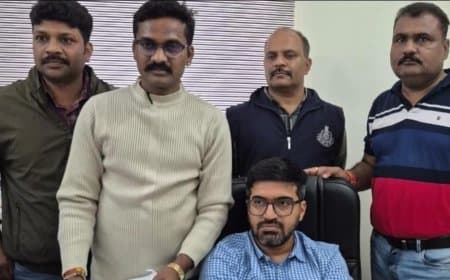 देवास: अपर तहसीलदार हर्षल बहरानी 15 हजार की रिश्वत लेते रंगे हाथ गिरफ्तार, EOW की कार्रवाई