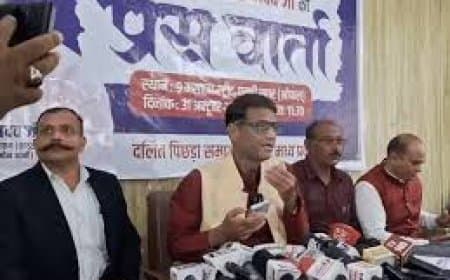 धीरेंद्र शास्त्री की 'सनातन एकता पदयात्रा' पर विवाद: दामोदर यादव हाईकोर्ट में देंगे चुनौती, FIR की तैयारी