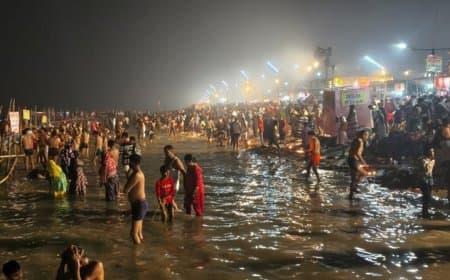 कार्तिक पूर्णिमा... आस्था का सैलाब... गंगा तट जगमगा