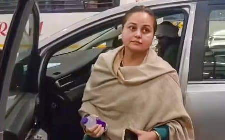 लालू के कुनबे में कलह... रोहिणी बोली- किसी घर में न हो मेरे जैसी बेटी... मुझे गालियां दीं