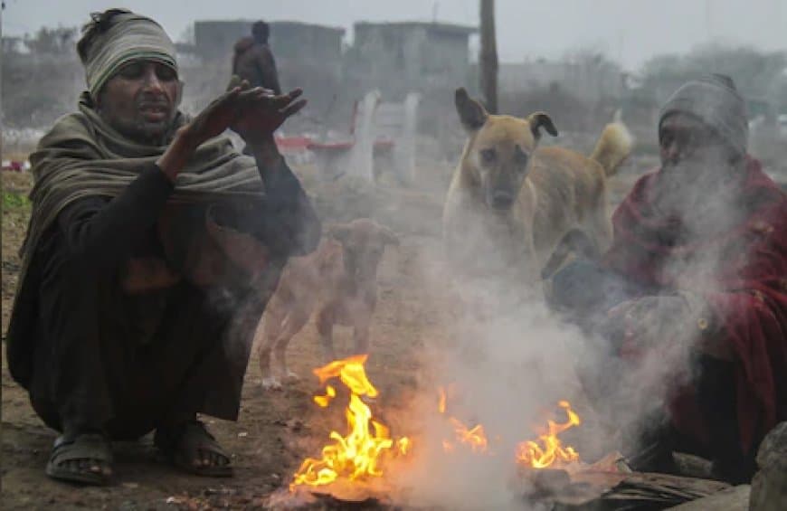 एमपी-दिल्ली में गलन...यूपी-बिहार में आंधी-बारिश, केरल-तमिलनाडु भी भीगा आसमान एक बार फिर साफ हो गया है। हालांकि, ठंड का कहर अभी खत्म नहीं हुआ है।