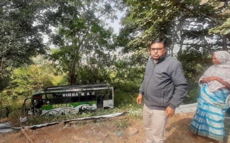 मध्यप्रदेश... डिंडोरी में जबलपुर जा रही बस रेलिंग तोड़कर खाई में गिरी