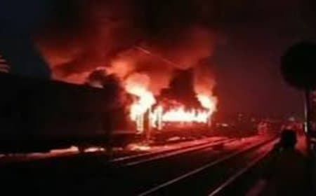 ट्रैक पर धमाका...मालगाड़ी का इंजन क्षतिग्रस्त, लोको पायलट घायल