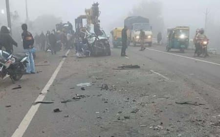 ग्वालियर में हादसा: कार और ट्रक की भिड़ंत... चार लोगों की मौत