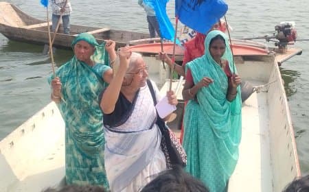 मध्यप्रदेश: बड़वानी में नर्मदा के ‘मझधार’ से मेधा पाटकर ने भरी हुंकार
