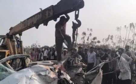 छग: बस-कार की भिड़ंत... सीआरपीएफ के तीन जवानों की मौत