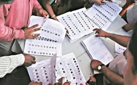 आयोग का एक्शन: एसआईआर में गड़बड़ी... पश्चिम बंगाल में सात निलंबित