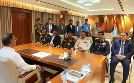 बांग्लादेश: पीएम बनते ही तारिक रहमान ने सेना में किया 'बड़ा क्लीनअप', , बदले गए इंटेलिजेंस और ऑपरेशनल चीफ