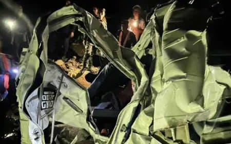 नेपाल: भारतीय तीर्थयात्रियों से भरी बस खाई में गिरी... सात की मौत