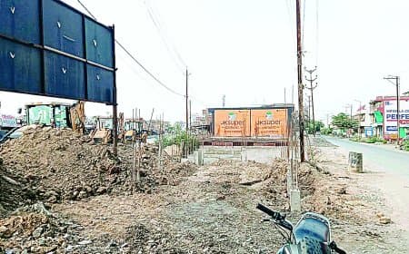 बिना अनुमति 7 मंजिला निर्माण, सरकारी जमीन कब्जे का आरोप, करहिया में खतरा बिना अनुमति 7 मंजिला निर्माण, सरकारी जमीन कब्जे का आरोप, करहिया में खतरा