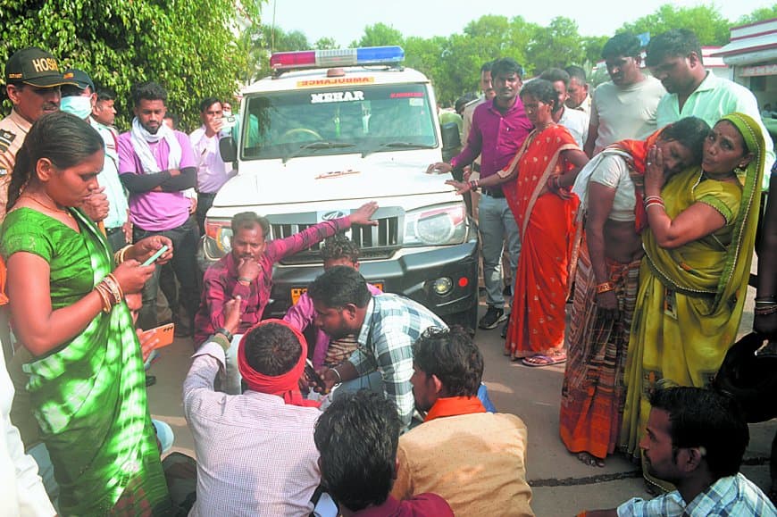 ब्रेन ट्यूमर ऑपरेशन के बाद अस्पताल में हंगामा, परिजनों ने लगाए गंभीर आरोप ब्रेन ट्यूमर ऑपरेशन के बाद अस्पताल में हंगामा, परिजनों ने लगाए गंभीर आरोप