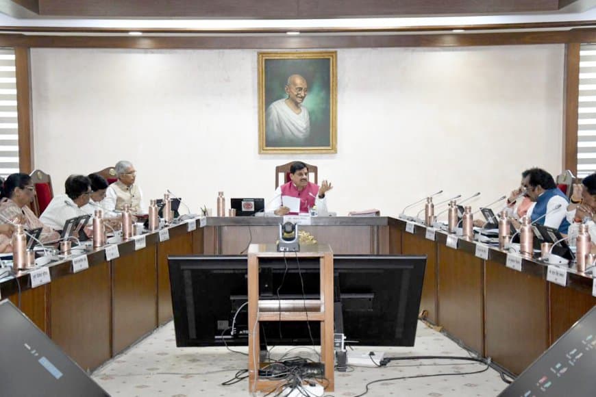 कैबिनेट: एसटी वर्ग के छात्रों को सरकार देगी दस हजार... भोपाल में खुलेगा फाइनेंशियल ट्रेनिंग एंड रिसर्च इंस्टीट्यूट बैठक में कई महत्वपूर्ण निर्णय लिए।