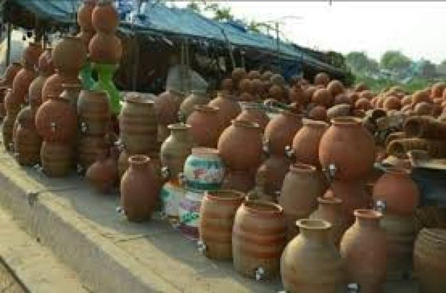 गर्मियों में मटके का पानी पीने के फायदे और सफाई के टिप्स | How to Clean Earthen Pot at Home गर्मियों में मटके का पानी पीने के फायदे और सफाई के टिप्स | How to Clean Earthen Pot at Home
