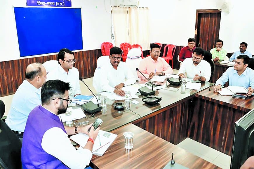 सीएम हेल्पलाइन में लापरवाही पर कलेक्टर सख्त, अधिकारियों को शो कॉज नोटिस सीएम हेल्पलाइन में लापरवाही पर कलेक्टर सख्त, अधिकारियों को शो कॉज नोटिस