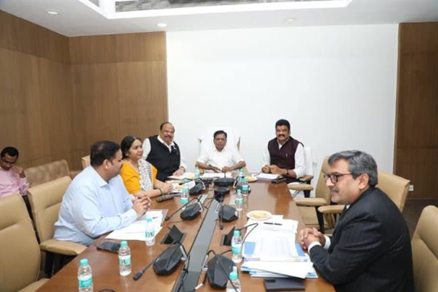 MP Cabinet Committee: कालाबाजारी पर सख्त एक्शन, 3 माह में मिलेंगे 2 लाख नए PNG कनेक्शन MP Cabinet Committee: कालाबाजारी पर सख्त एक्शन, 3 माह में मिलेंगे 2 लाख नए PNG कनेक्शन