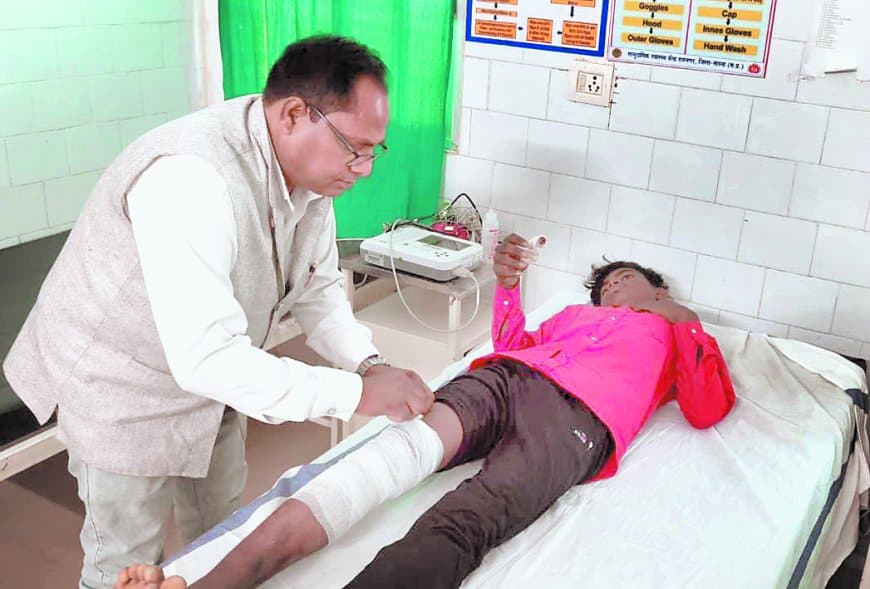 मगरमच्छ के जबड़े में फंसा पैर, 20 मिनट तक मौत से जूझता रहा अजय मगरमच्छ के जबड़े में फंसा पैर, 20 मिनट तक मौत से जूझता रहा अजय