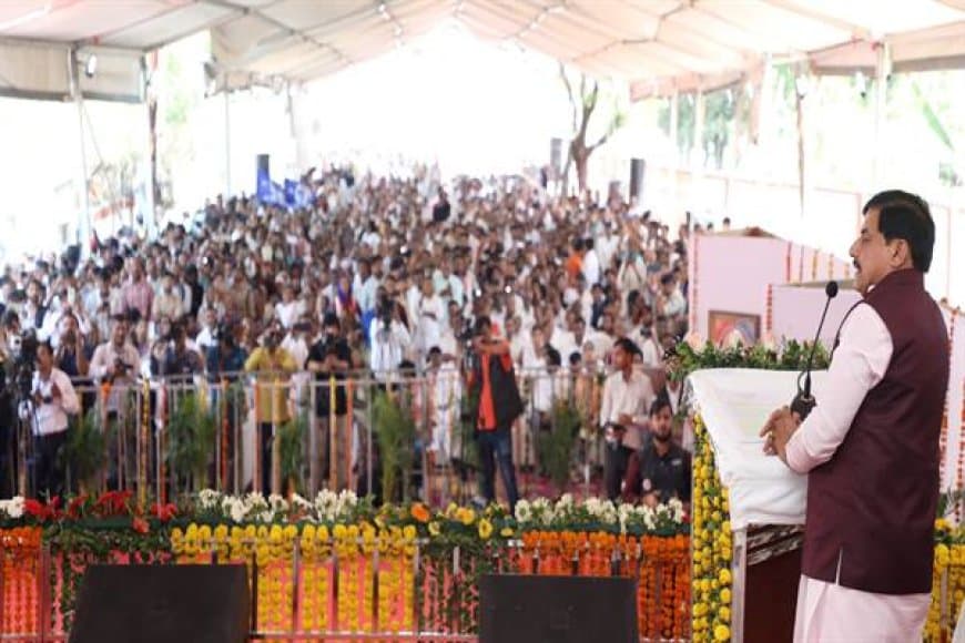 महू: देश की लोकतांत्रिक व्यवस्था को चट्टान जैसा मजबूत आधार प्रदान किया बाबा साहब अंबेडकर ने - सीएम महू: देश की लोकतांत्रिक व्यवस्था को चट्टान जैसा मजबूत आधार प्रदान किया बाबा साहब अंबेडकर ने - सीएम