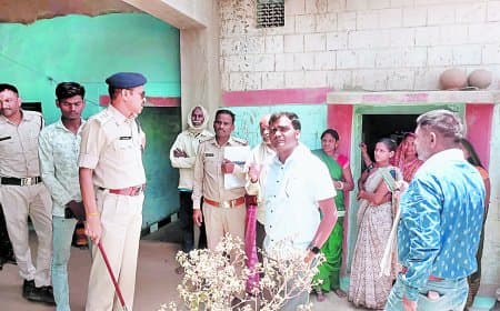बंद कमरे में पति-पत्नी की संदिग्ध मौत, पुलिस कई एंगल से कर रही जांच बंद कमरे में पति-पत्नी की संदिग्ध मौत, पुलिस कई एंगल से कर रही जांच