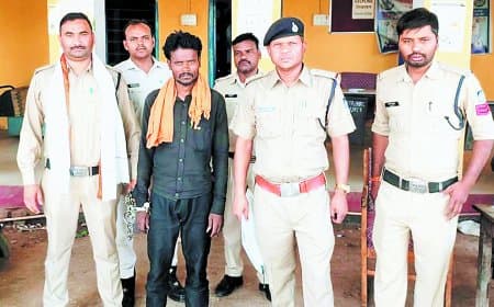 आम तोड़ने के विवाद में नाती ने पत्थर मारकर कर दी नानी की हत्या आम तोड़ने के विवाद में नाती ने पत्थर मारकर कर दी नानी की हत्या