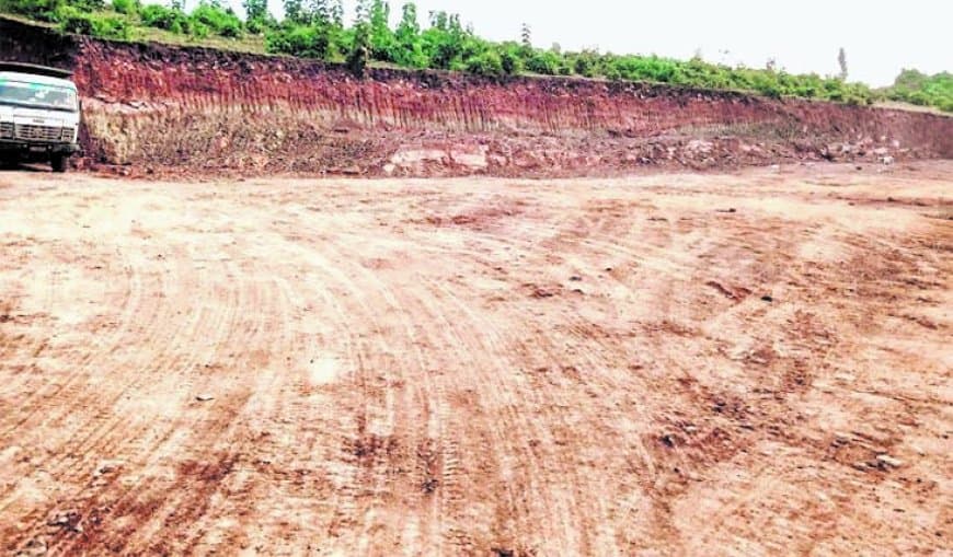 तहसील कार्यालय के पास बेखौफ अवैध खनन, जिम्मेदार विभागों की चुप्पी पर सवाल उठे तहसील कार्यालय के पास बेखौफ अवैध खनन, जिम्मेदार विभागों की चुप्पी पर सवाल उठे