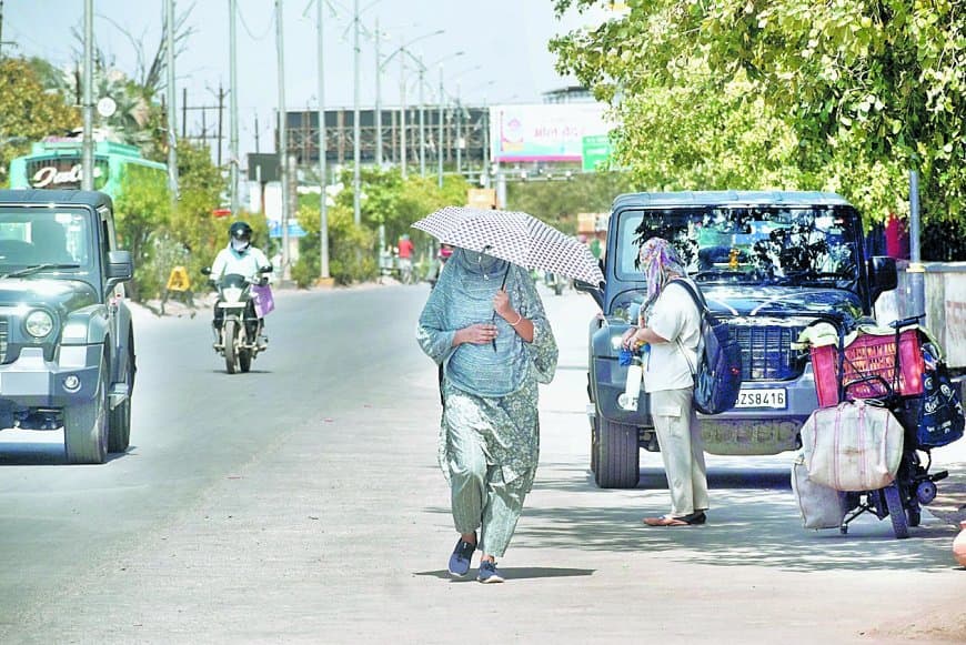 सतना में भीषण लू का खतरा बढ़ा, मोबाइल अलर्ट से लोग घबराए आज सतना में भीषण लू का खतरा बढ़ा, मोबाइल अलर्ट से लोग घबराए आज