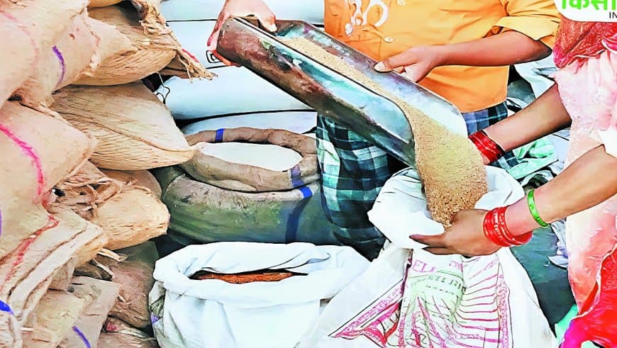 सतना की राशन दुकानों में अंगूठा मशीनें बंद, वितरण व्यवस्था पर उठे गंभीर सवाल सतना की राशन दुकानों में अंगूठा मशीनें बंद, वितरण व्यवस्था पर उठे गंभीर सवाल