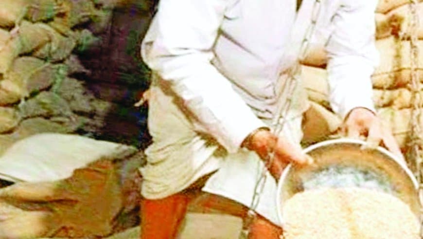 मैहर राशन दुकान घोटाले में लाखों का खाद्यान्न गायब, विक्रेता पर बड़ी कार्रवाई हुई मैहर राशन दुकान घोटाले में लाखों का खाद्यान्न गायब, विक्रेता पर बड़ी कार्रवाई हुई