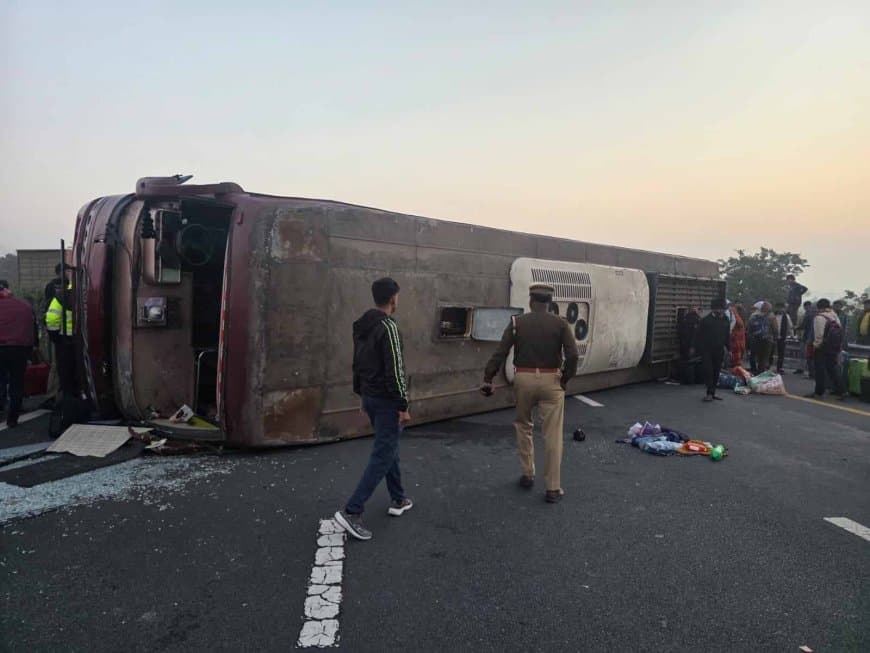 यूपी: आगरा-लखनऊ एक्सप्रेसवे पर पलटी बस, छह लोगों की मौत... मृतकों में बिहार के दरोगा और कैदी भी शामिल यूपी: आगरा-लखनऊ एक्सप्रेसवे पर पलटी बस, छह लोगों की मौत... मृतकों में बिहार के दरोगा और कैदी भी शामिल