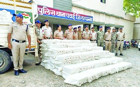 पवई पुलिस ने पकड़ी अवैध शराब से भरी पिकअप, चालक फरार पवई पुलिस ने पकड़ी अवैध शराब से भरी पिकअप, चालक फरार