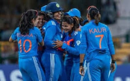 ICC महिला रैंकिंग में भारतीय खिलाड़ियों का जलवा: श्री चरणी और दीप्ति शर्मा ने लगाई लंबी छलांग ICC महिला रैंकिंग में भारतीय खिलाड़ियों का जलवा: श्री चरणी और दीप्ति शर्मा ने लगाई लंबी छलांग