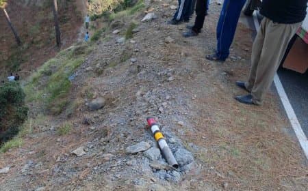 मातम में बदलीं खुशियां... हिमाचल में अनियंत्रित होकर खाई में गिरी बोलेरो...सात लोगों की मौत मातम में बदलीं खुशियां... हिमाचल में अनियंत्रित होकर खाई में गिरी बोलेरो...सात लोगों की मौत
