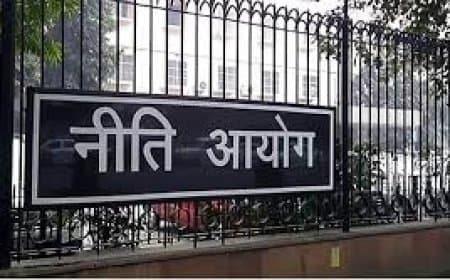 नीति आयोग रिपोर्ट: भारत का व्यापार असंतुलन और आर्थिक चुनौतियां - क्या सर्विस सेक्टर कब तक संभालेगा मोर्चा? नीति आयोग रिपोर्ट: भारत का व्यापार असंतुलन और आर्थिक चुनौतियां - क्या सर्विस सेक्टर कब तक संभालेगा मोर्चा?