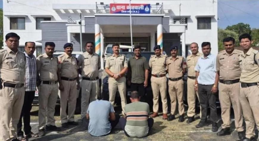 Damoh Fake Doctor Case: भोपाल से मास्टरमाइंड हीरा सिंह कौशल सहित 2 गिरफ्तार, 3 लग्जरी कारें और नगदी बरामद Damoh Fake Doctor Case: भोपाल से मास्टरमाइंड हीरा सिंह कौशल सहित 2 गिरफ्तार, 3 लग्जरी कारें और नगदी बरामद
