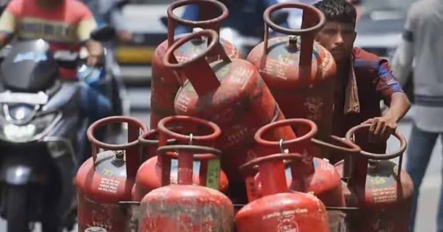 भारत: रसोई गैस सिलेंडर 29 रुपए महंगा... भोपाल में भोपाल में 947 और ग्वालियर-उज्जैन में 1000 के पार भारत: रसोई गैस सिलेंडर 29 रुपए महंगा... भोपाल में भोपाल में 947 और ग्वालियर-उज्जैन में 1000 के पार