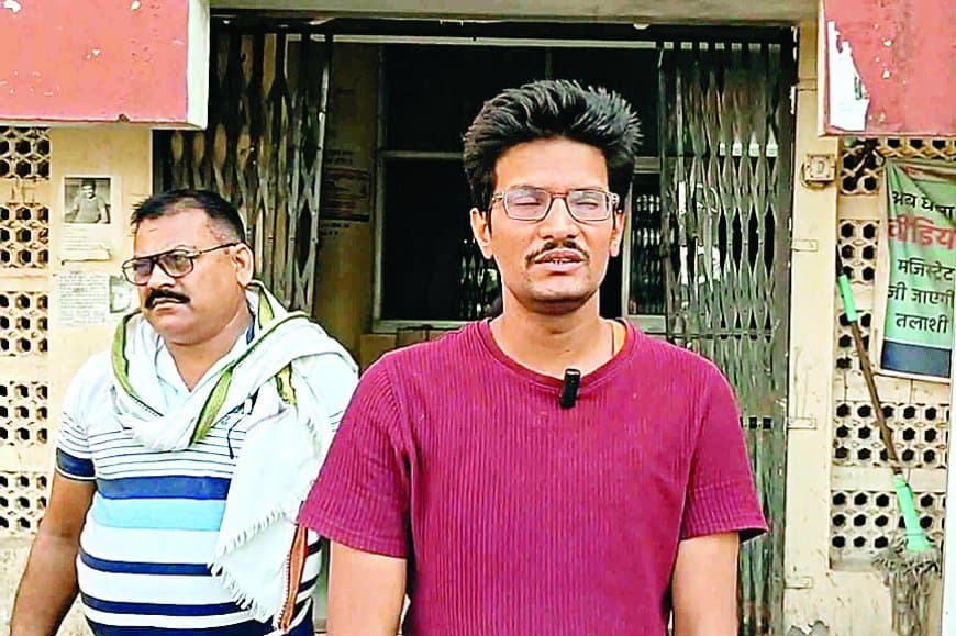 समान थाने के पास दिनदहाड़े चेन स्नेचिंग, बदमाश फरार, दहशत बढ़ी समान थाने के पास दिनदहाड़े चेन स्नेचिंग, बदमाश फरार, दहशत बढ़ी