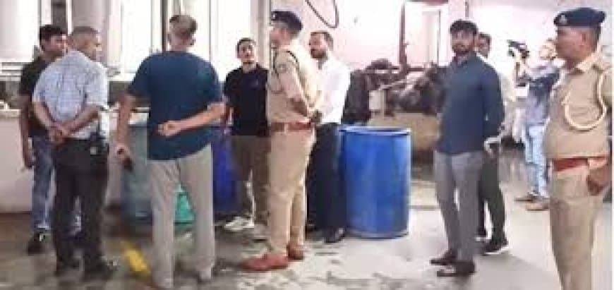 सूरत हादसा: ज्वेलरी फैक्ट्री के केमिकल टैंक की सफाई के दौरान जहरीली गैस से 4 मजदूरों की मौत सूरत हादसा: ज्वेलरी फैक्ट्री के केमिकल टैंक की सफाई के दौरान जहरीली गैस से 4 मजदूरों की मौत
