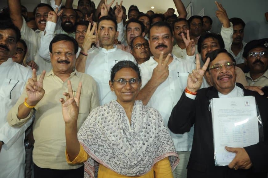 मध्यप्रदेश राज्यसभा: कांग्रेस प्रत्याशी मीनाक्षी नटराजन ने भरा पर्चा... दिग्विजय समर्थक ज्ञानचंदानी ने दिया इस्तीफा मध्यप्रदेश राज्यसभा: कांग्रेस प्रत्याशी मीनाक्षी नटराजन ने भरा पर्चा... दिग्विजय समर्थक ज्ञानचंदानी ने दिया इस्तीफा