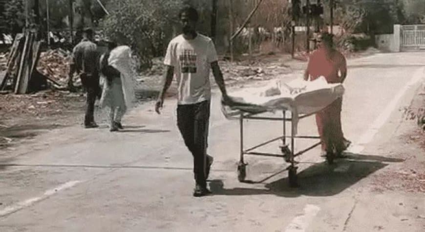 इंदौर MY अस्पताल में स्ट्रेचर कांड पर बड़ा एक्शन, सिक्योरिटी इंचार्ज बर्खास्त, डॉक्टर-नर्सों का वेतन कटा इंदौर MY अस्पताल में स्ट्रेचर कांड पर बड़ा एक्शन, सिक्योरिटी इंचार्ज बर्खास्त, डॉक्टर-नर्सों का वेतन कटा
