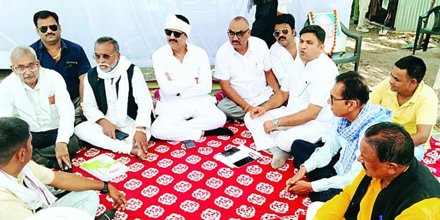 दिव्यांग क्रिकेटर मिथिलेश का इंडिया ए-बी सीरीज में चयन, बढ़ाया मान दिव्यांग क्रिकेटर मिथिलेश का इंडिया ए-बी सीरीज में चयन, बढ़ाया मान