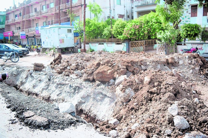 नौ साल बाद भी अधूरा सीवर प्रोजेक्ट, बारिश से बढ़ेंगी मुश्किलें नौ साल बाद भी अधूरा सीवर प्रोजेक्ट, बारिश से बढ़ेंगी मुश्किलें
